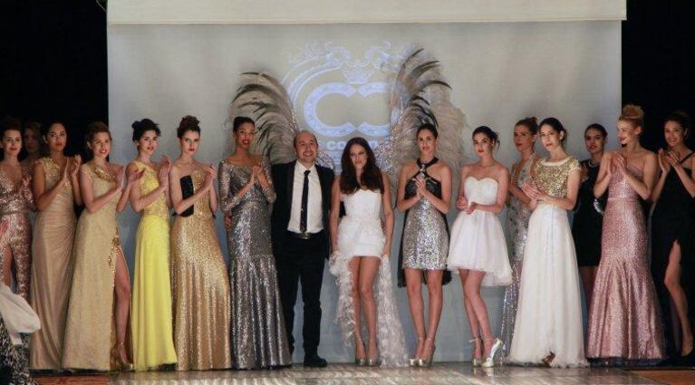 Barbie Vélez, en el desfile de Claudio Cosano. (Twitter)