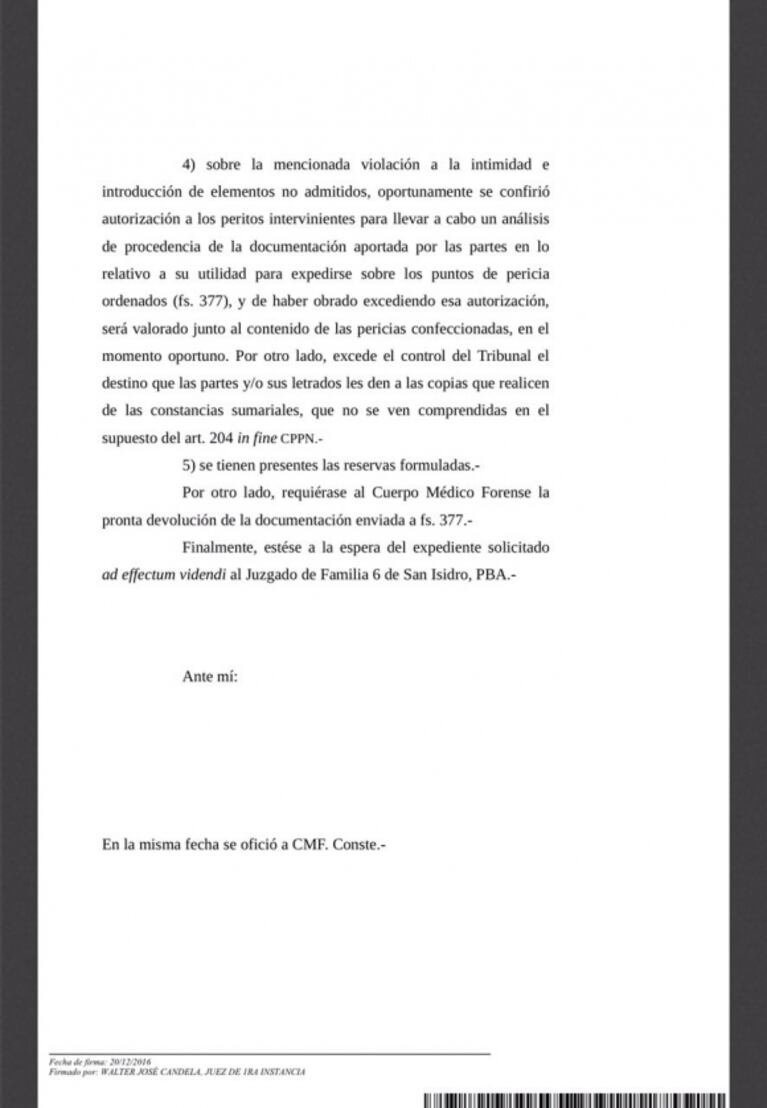 Barbie Vélez, entre el presente cerca de un futbolista (en un cine) y el pasado en manos de la Justicia