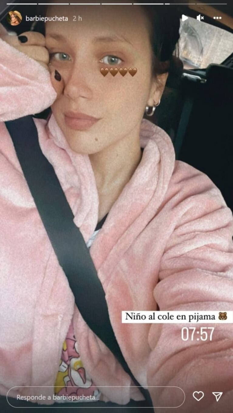 Barbie Vélez llevó a su hermano Thiago al colegio en bata y pijama: "A las 07:57"