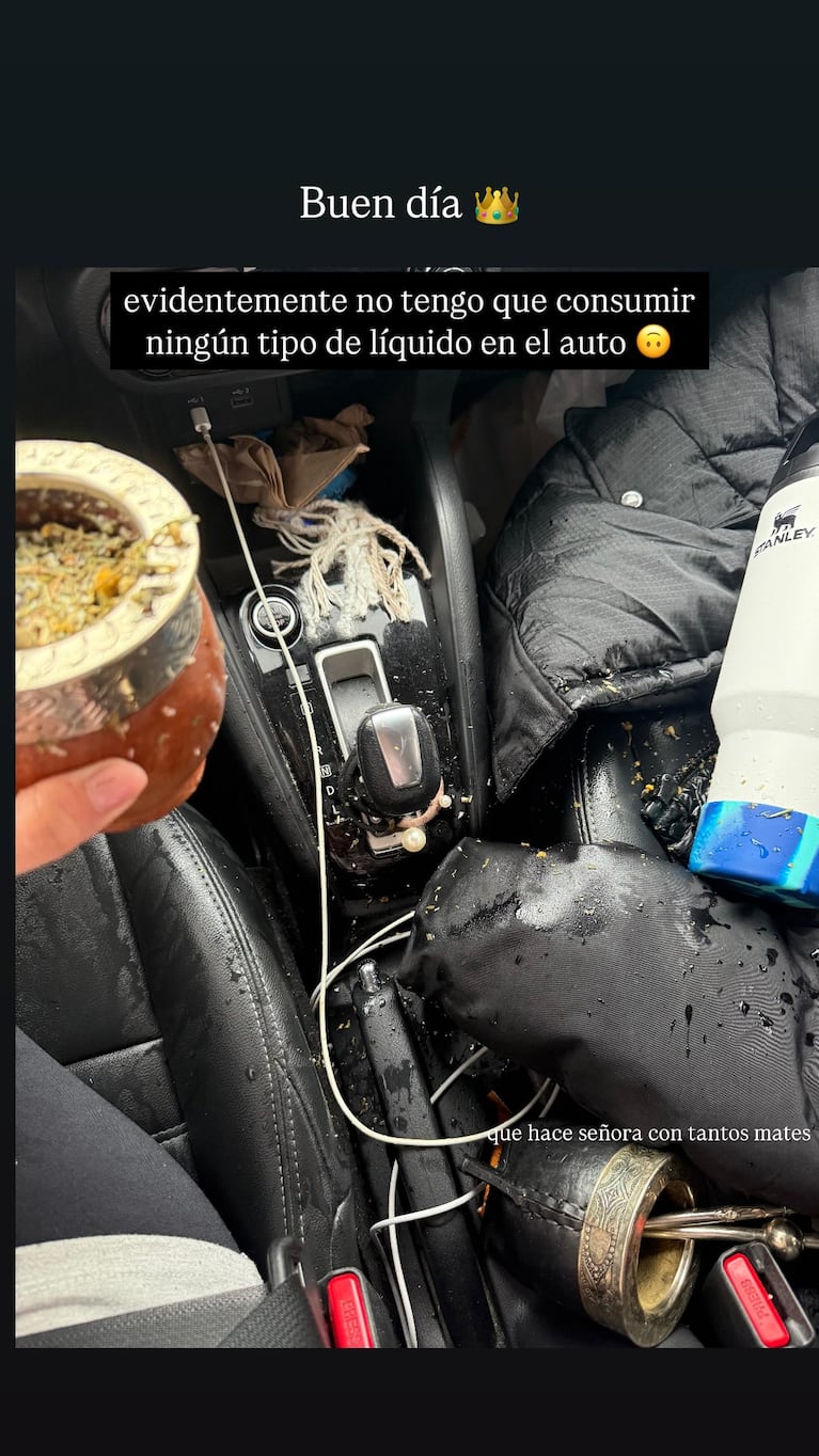 Barbie Vélez mostró el accidente que sufrió en su auto. Crédito: Instagram/@barbiepucheta