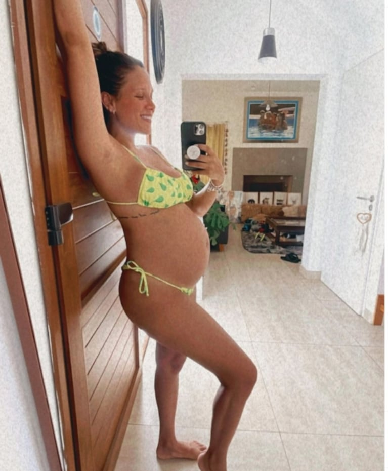 Barbie Vélez mostró en microbikini lo mucho que creció su pancita de 28 semanas de embarazo