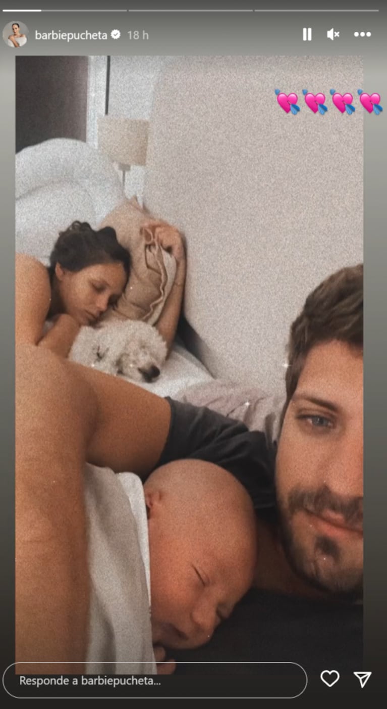 Barbie Vélez mostró que duerme con el perro mientras Lucas Rodríguez acuna a Salvador