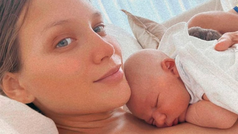 Barbie Vélez posteó una dulce foto con su bebé, afirmó que son iguales y sus fans la desmintieron.