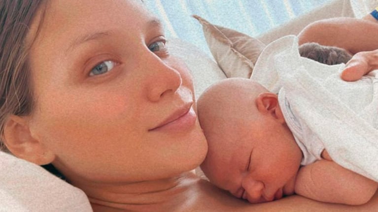 Barbie Vélez posteó una dulce foto con su bebé, afirmó que son iguales y sus fans la desmintieron.