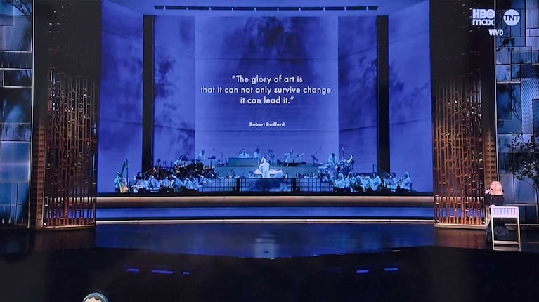 Barbra Streisand cantando “The Way We Were” en homenaje a Robert Redford en el “In Memoriam” de los Oscars 2026 (Foto: captura TNT)