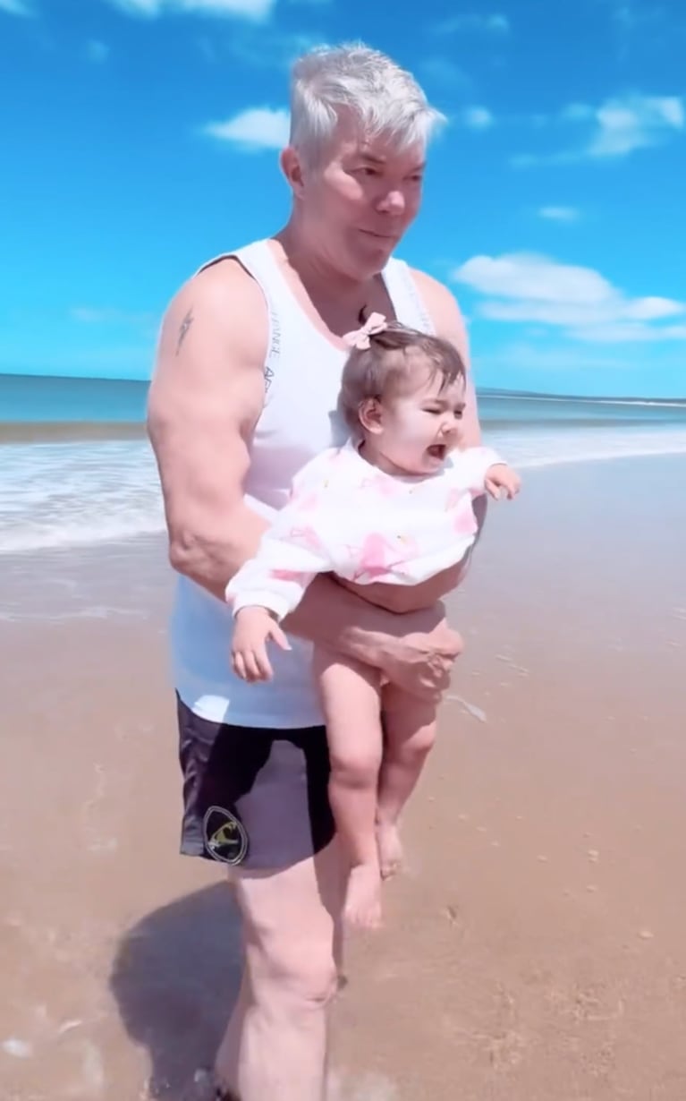 Barby Franco compartió el video más tierno de Sarah y Fernando Burlando en la playa: “¡Amo el mar!”