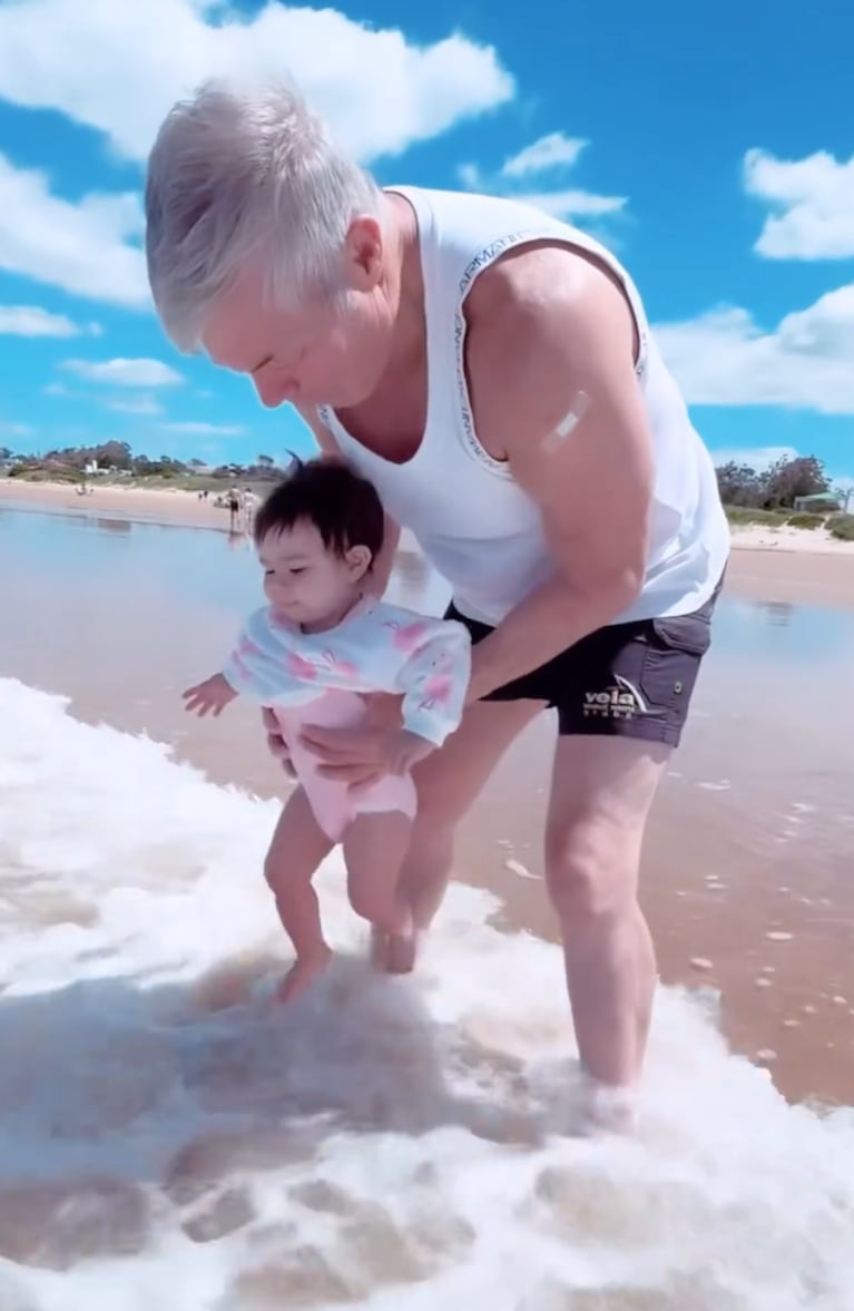 Barby Franco compartió el video más tierno de Sarah y Fernando Burlando en la playa: “¡Amo el mar!”