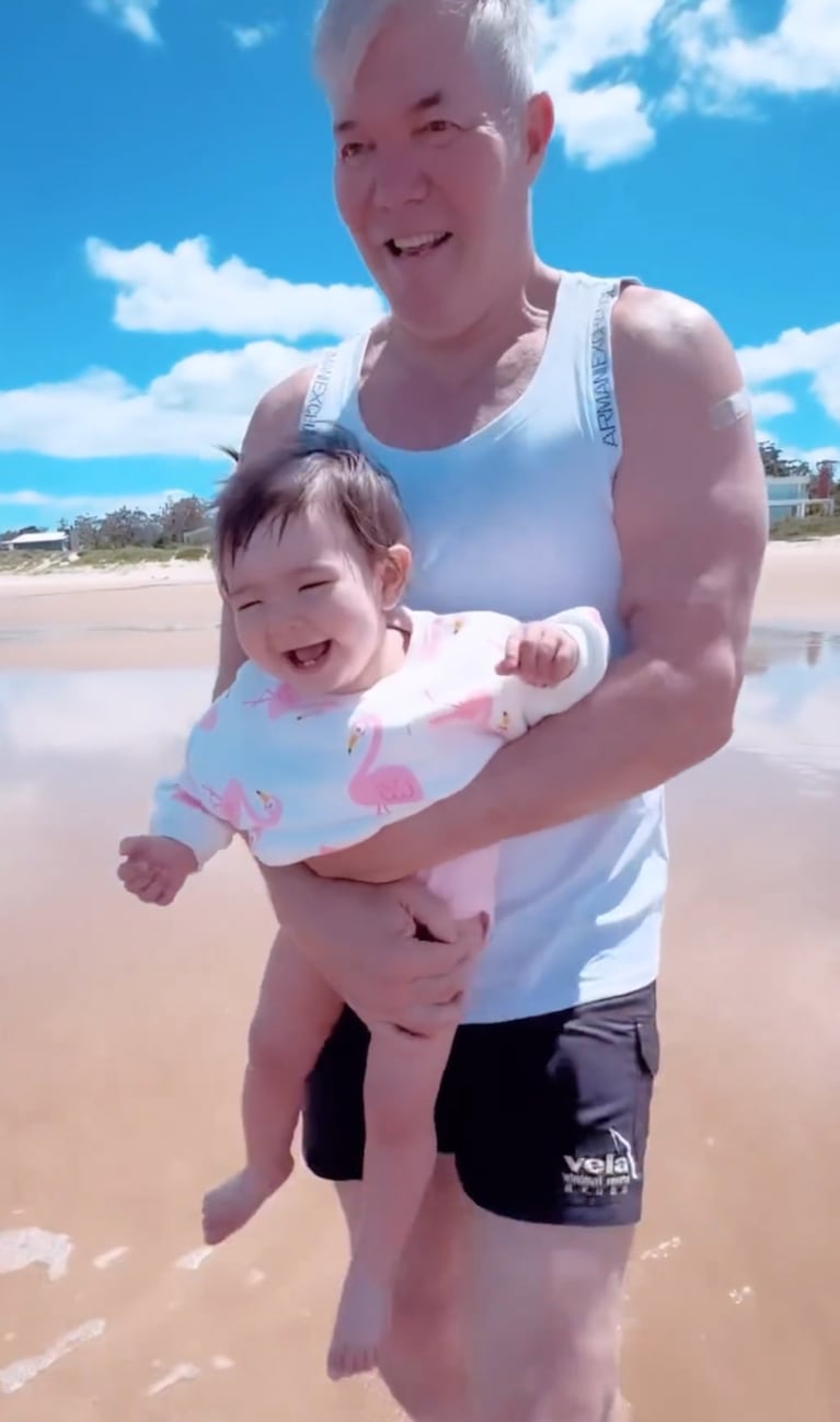 Barby Franco compartió el video más tierno de Sarah y Fernando Burlando en la playa: “¡Amo el mar!”