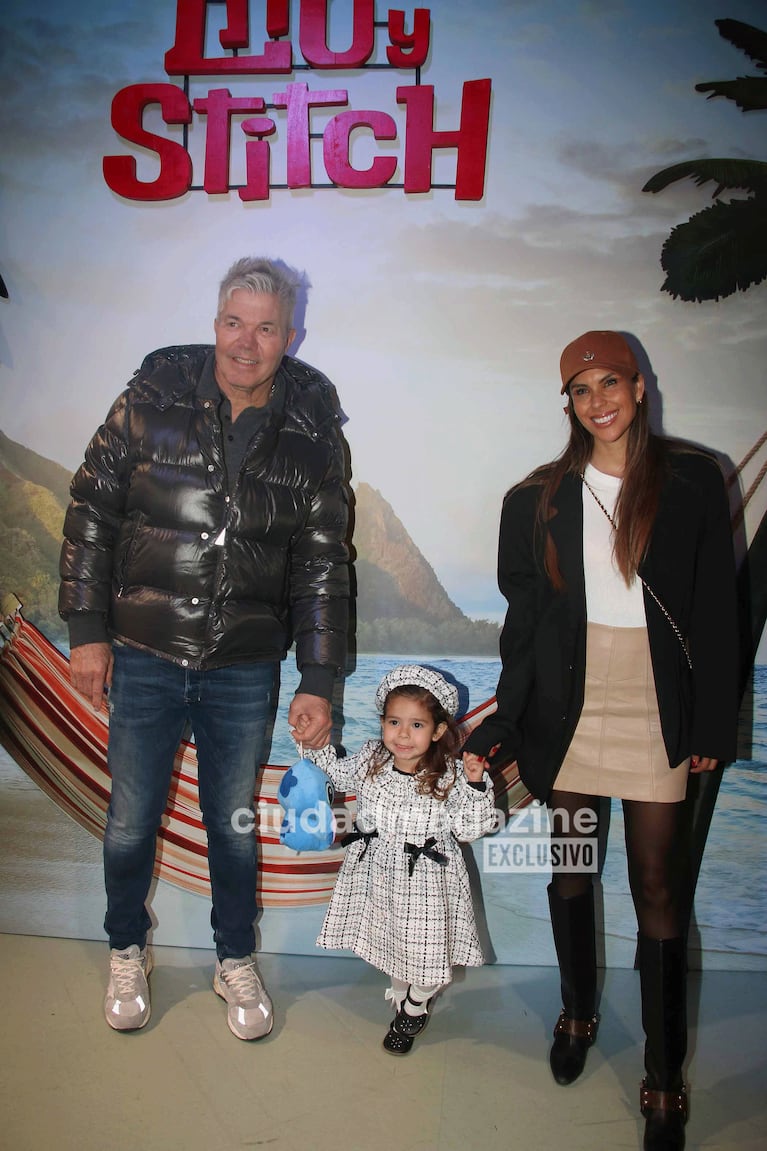 Barby Franco, Fernando y Sarah Burlando 
 en la premiere de Lilo & Stitch (Foto: Movilpress).