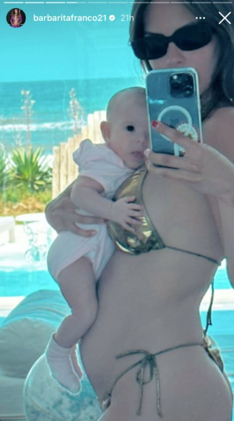 Barby Franco impactó con una bikini dorada haciéndole "upa" a su bebita desde Punta del Este