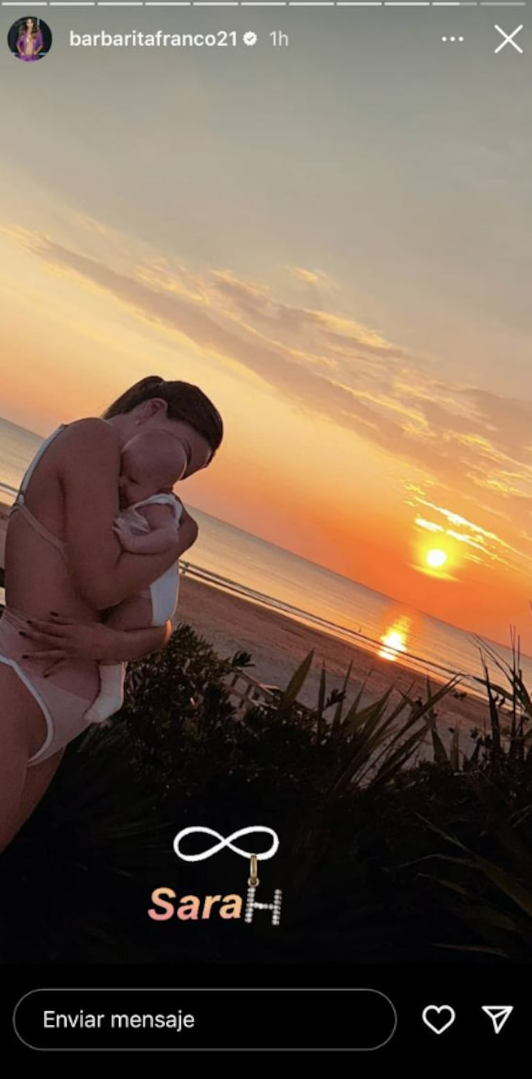 Barby Franco impactó con una bikini dorada haciéndole "upa" a su bebita desde Punta del Este