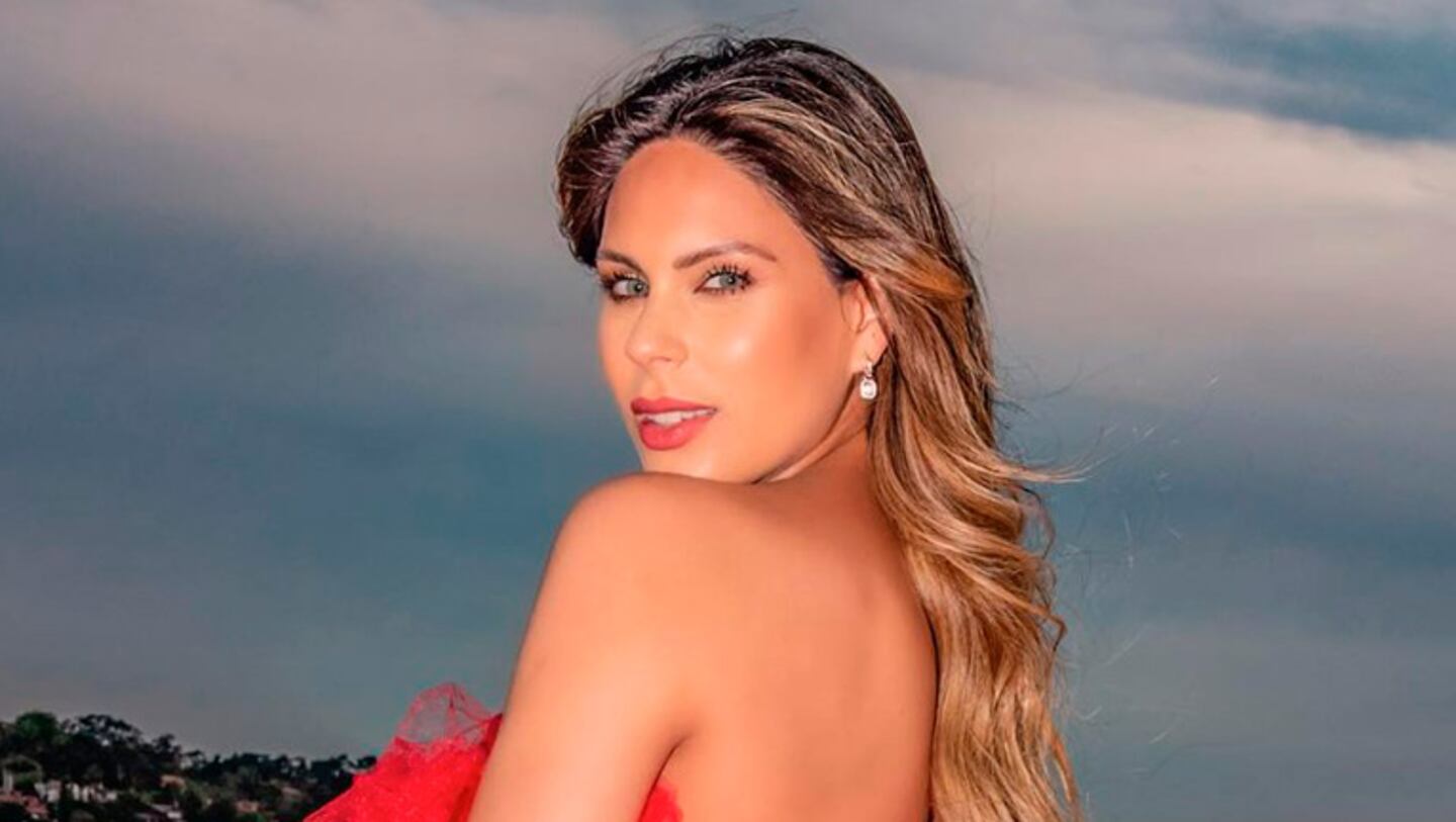 Barby Franco lució su pancita de 35 semanas de embarazo en una producción soñada a orillas el mar.