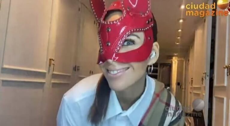 Barby Franco mostró la colección de accesorios hot que usa con Fernando Burlando: "Los tenemos para jugar"