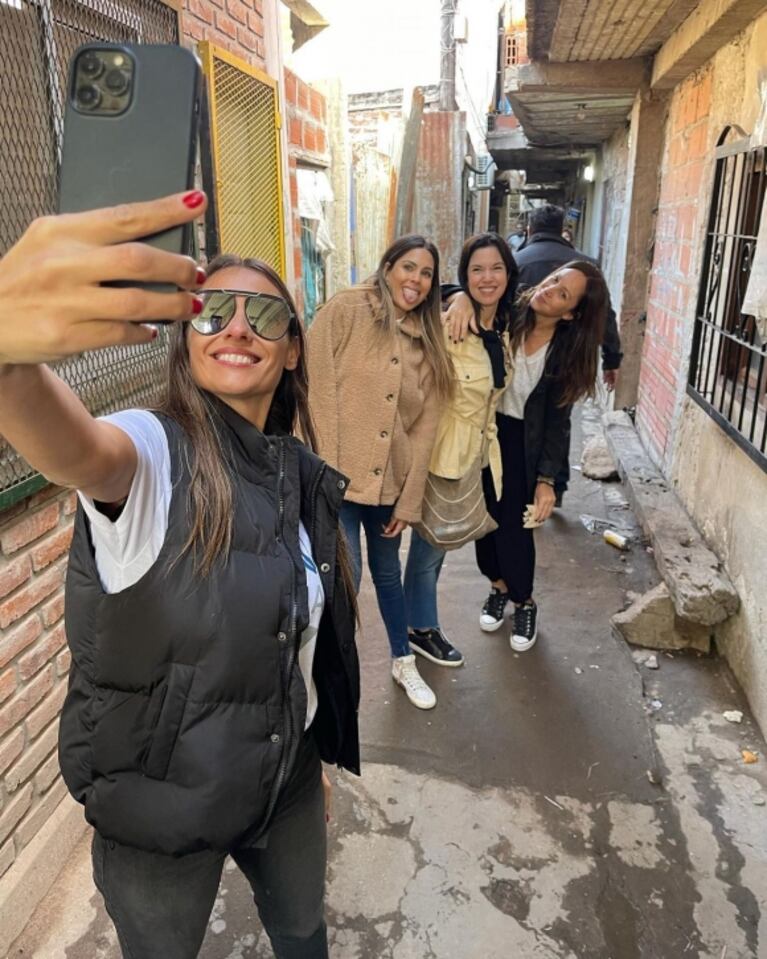 Barby Franco visitó el barrio donde se crió en compañía de Pampita: "Con amigas todo es más lindo"