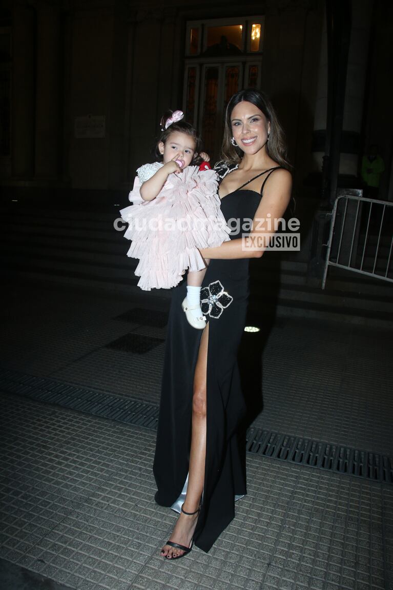 Barby Franco y Sarah Burlando  en el Teatro Colón (Foto: Movilpress).