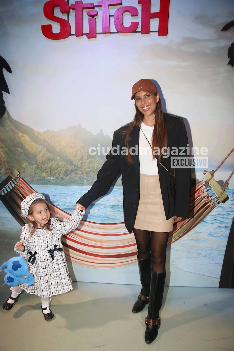 Barby Franco y Sarah Burlando en la premiere de Lilo & Stitch (Foto: Movilpress).