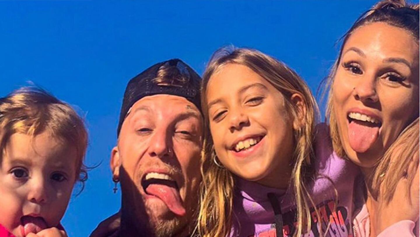 Barby Silenzi compartió las fotos más lindas con el Polaco en la playa.