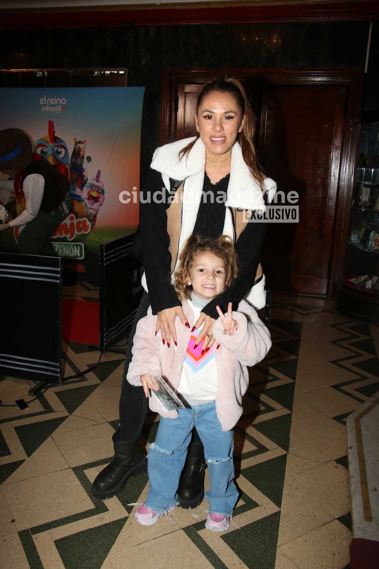 Barby Silenzi y Abril (Foto: Movilpress)