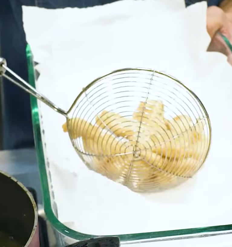 Bastones de merluza a la romana: la clave es lograr una fritura crocante. Foto: Cucinare TV