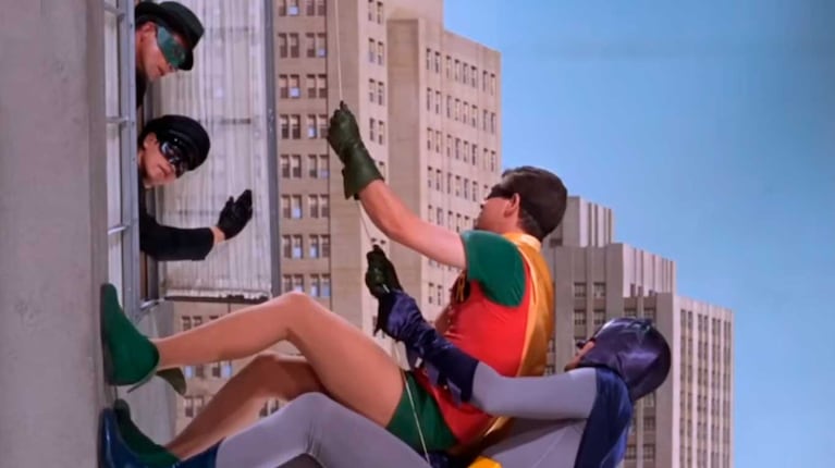 Batman y Robin se encuentran al Avispón Verde y Kato (Foto: captura de Batman)