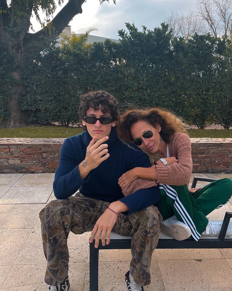 Bautista, el hijo de Emanuel Ortega, emocionó con una canción para su mamá y un mensaje sobre salud mental. Crédito: Instagram