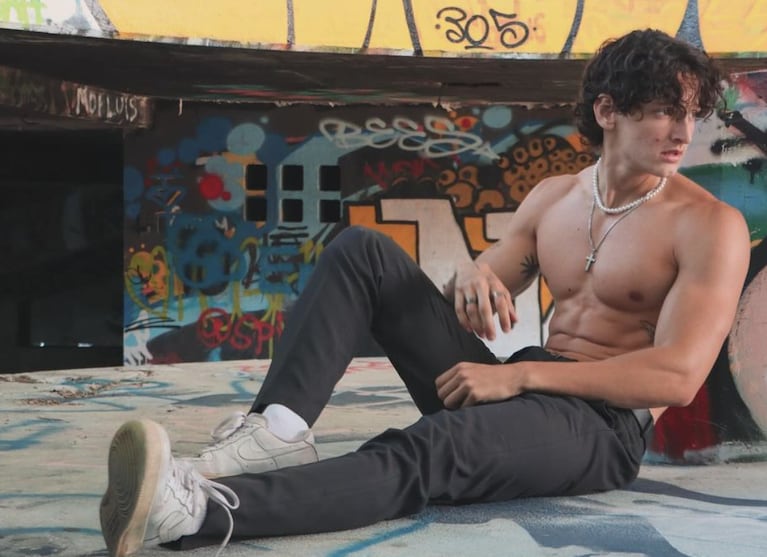 Bautista modela en la Argentina y en el exterior.