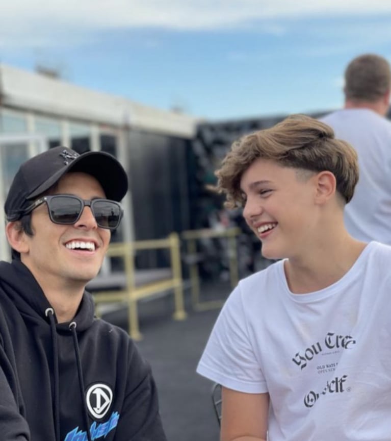 Bautista Vicuña compartió las fotos de los looks súper cancheros que eligió para divertirse en el Lollapalooza