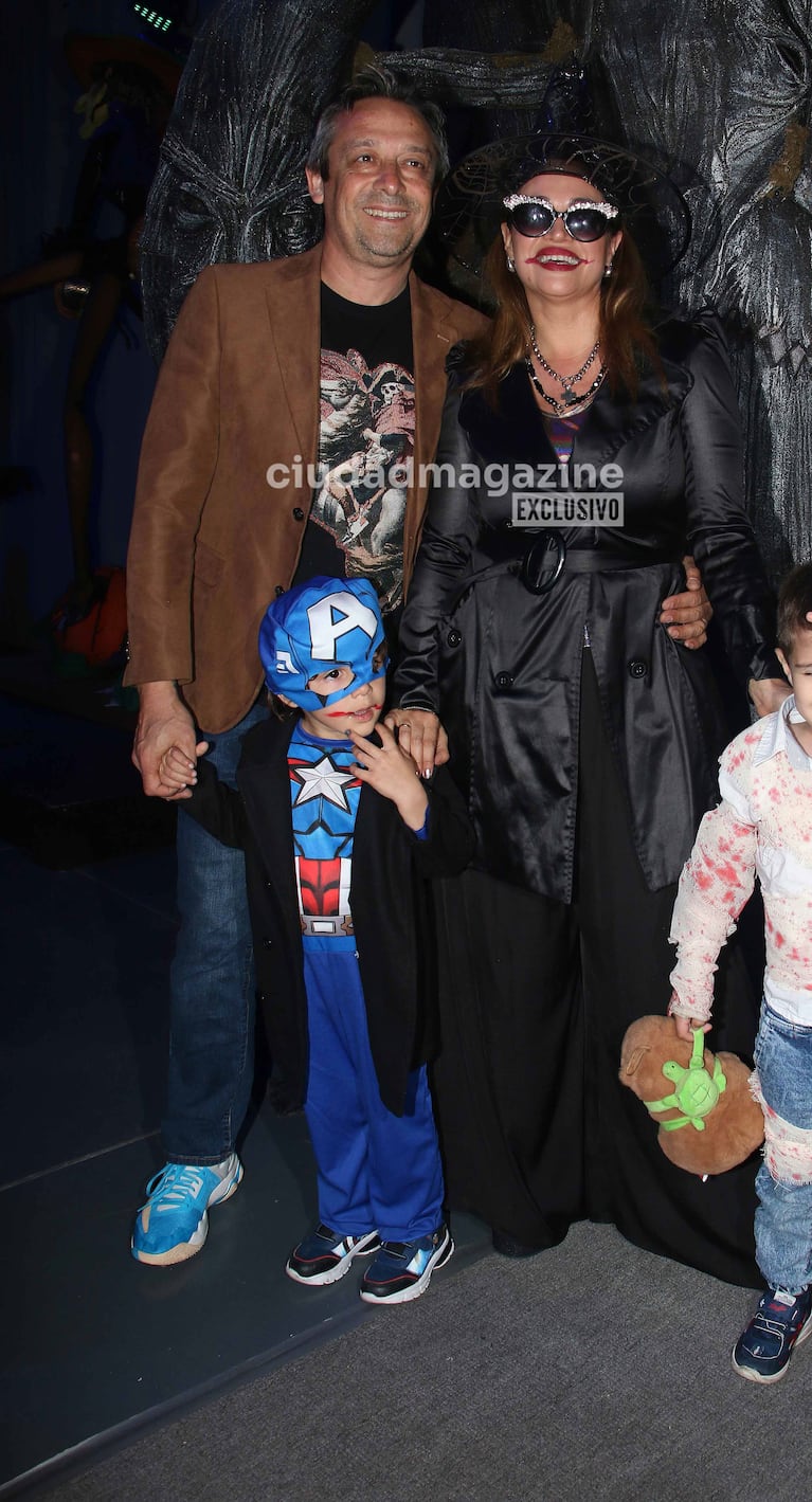 Belén Francese y su familia en la presentación de Mundo Halloween de Flavio Mendoza (Foto: Movilpress).