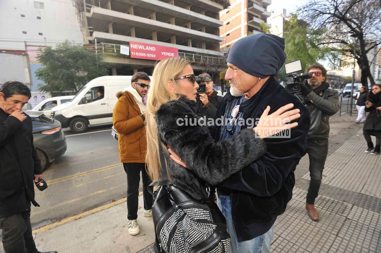 Belén Giménez y Gustavo Sofovich en el velorio de María Rosa Fugazot (Foto: Movilpress).