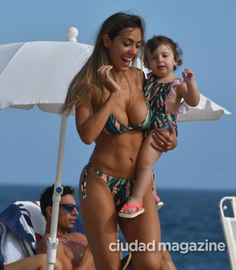 ¡Bellezas en composé! Floppy Tesouro, una diosa en las playas de Punta junto a su hija, Moorea