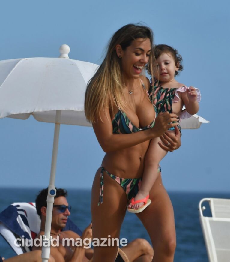 ¡Bellezas en composé! Floppy Tesouro, una diosa en las playas de Punta junto a su hija, Moorea