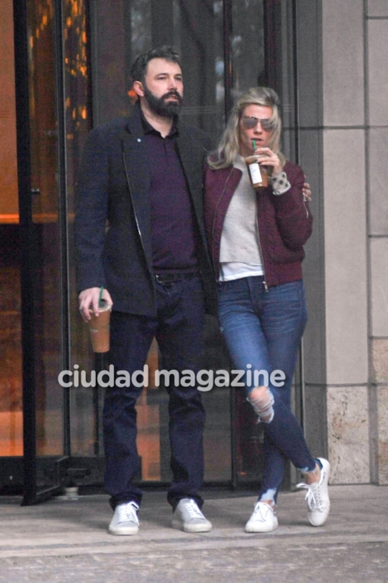 Ben Affleck, romance afianzado ¿y convivencia? con su bella novia, productora de TV