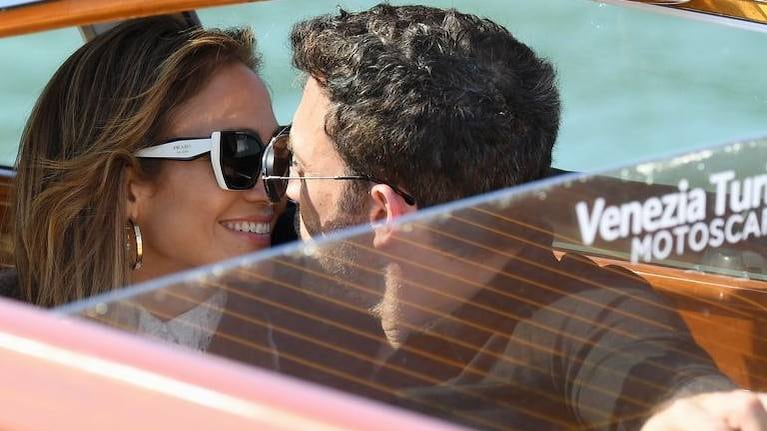 Ben Affleck y Jennifer López llegan juntos al Lido de Venecia
