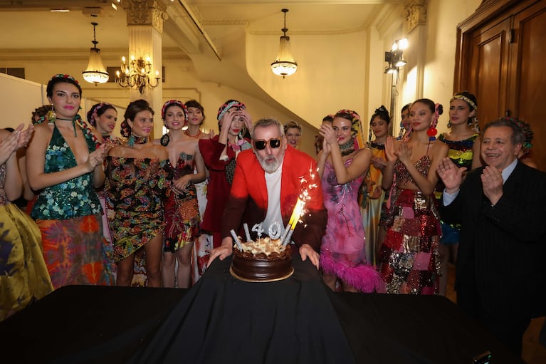 Benito Fernández celebró los 40 años en la moda con su nueva colección "Mi Historia" (Foto: Prensa).