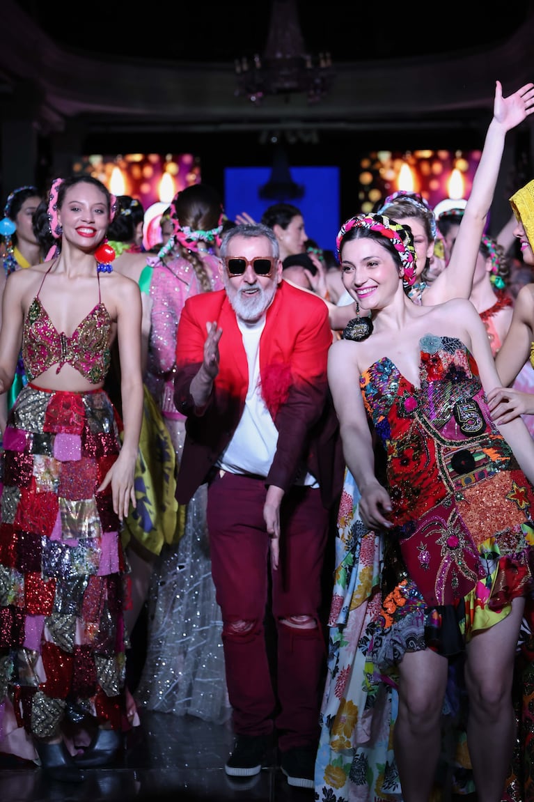 Benito Fernández celebró sus 40 años en la moda con su nueva colección "Mi Historia" (Foto: prensa).