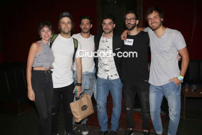 Benjamín Amadeo presentó su disco en vivo y su bella novia fue una fan más: intimidad de una noche entre amigos