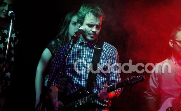 Benjamín Rojas con Roco, su banda. (Foto: Jennifer Rubio para Ciudad.com)