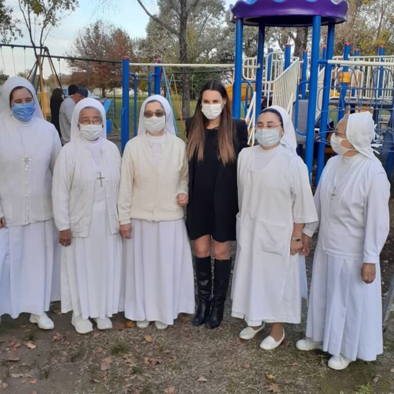 Benjamín Vicuña acompañó a Pampita y sus hijos en el homenaje a Blanca