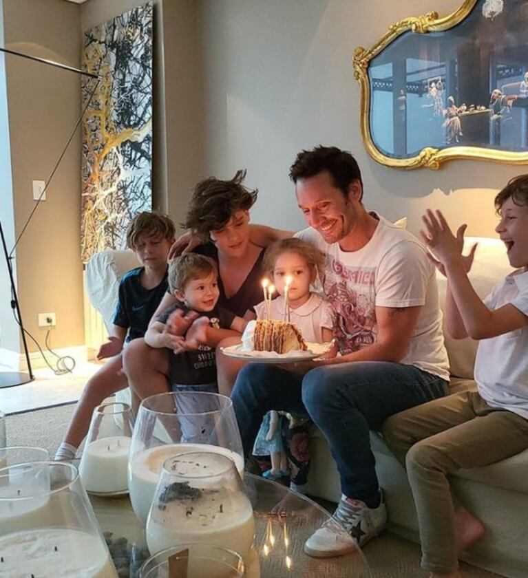 Benjamín Vicuña compartió una foto de cumpleaños rodeado de sus hijos: "Celebrando con mi banda"