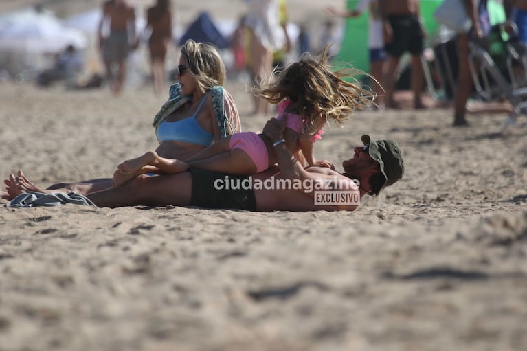 Benjamín Vicuña con Magnolia y Anita Espasandín en Punta del Este (Foto: RS Fotos).