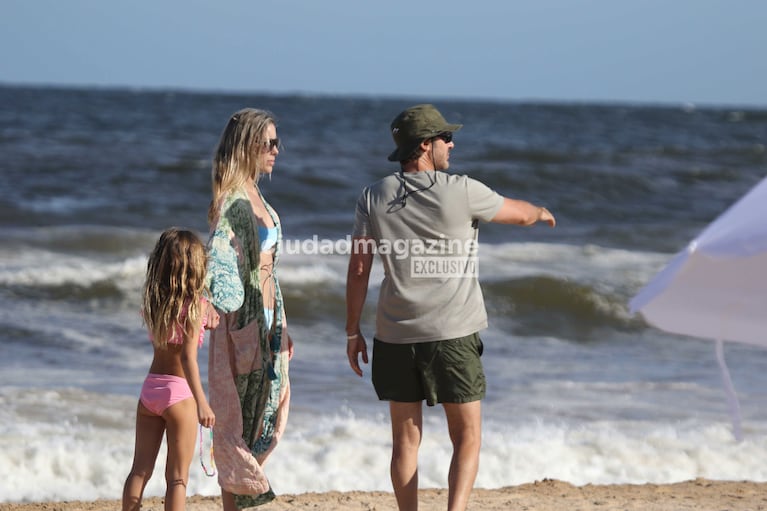 Benjamín Vicuña con Magnolia y Anita Espasandín en Punta del Este (Foto: RS Fotos).