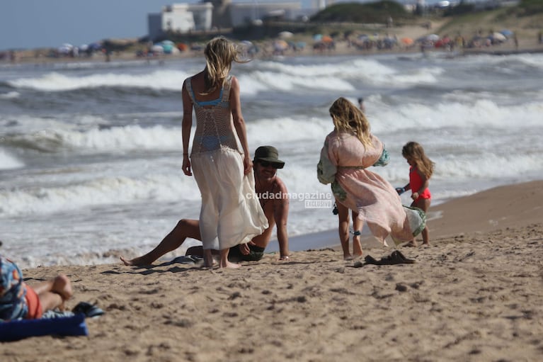 Benjamín Vicuña con Magnolia y Anita Espasandín en Punta del Este (Foto: RS Fotos).