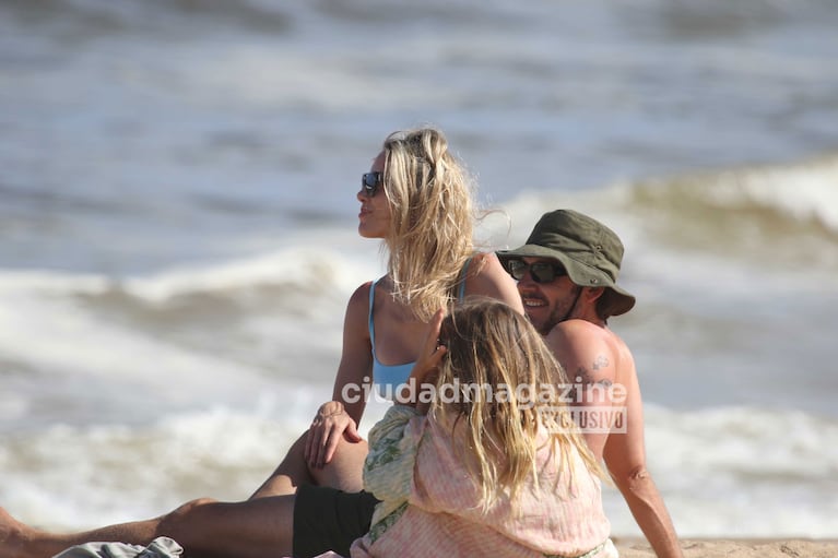Benjamín Vicuña con Magnolia y Anita Espasandín en Punta del Este (Foto: RS Fotos).