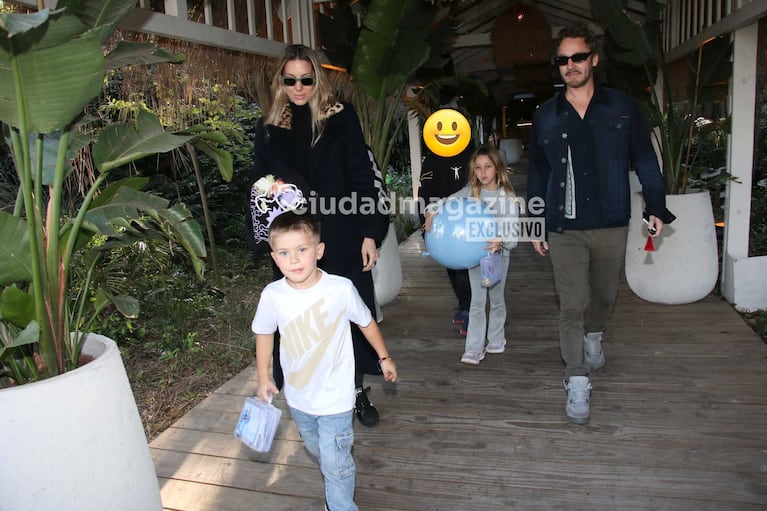Benjamín Vicuña junto a Anita Espasandín y los pequeños Magnolia y Amancio (Foto: Movilpress)