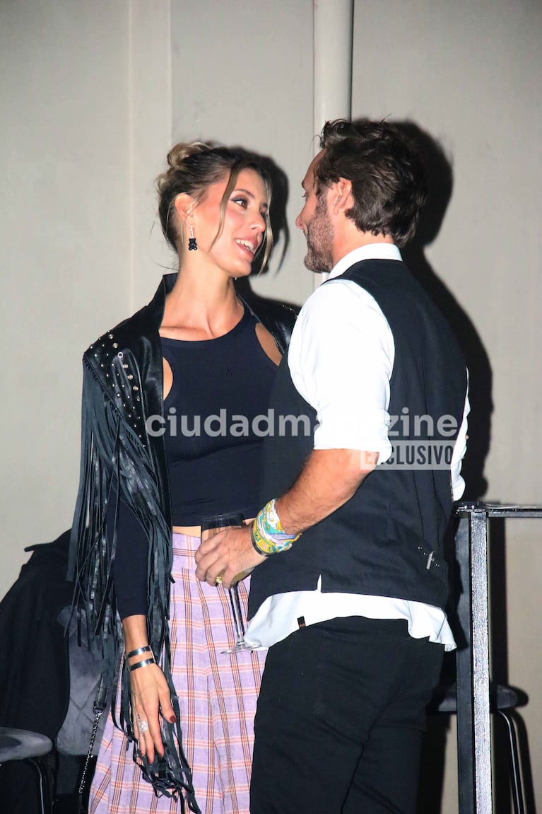 Benjamín Vicuña y Anita Espasandín, enamorados en la noche porteña (Fotos: Movilpress).