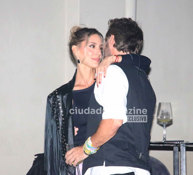 Benjamín Vicuña y Anita Espasandín, enamorados en la noche porteña (Fotos: Movilpress).