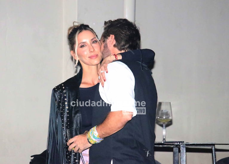 Benjamín Vicuña y Anita Espasandín, enamorados en la noche porteña (Fotos: Movilpress).