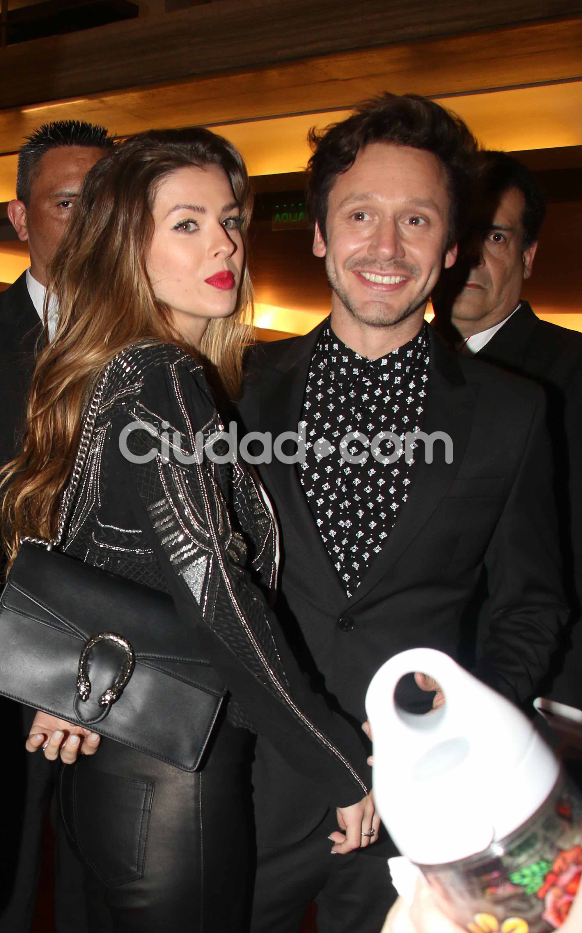 Benjamín Vicuña y China Suárez, mimosos en la avant premiere de Permitidos (Fotos: Movilpress).