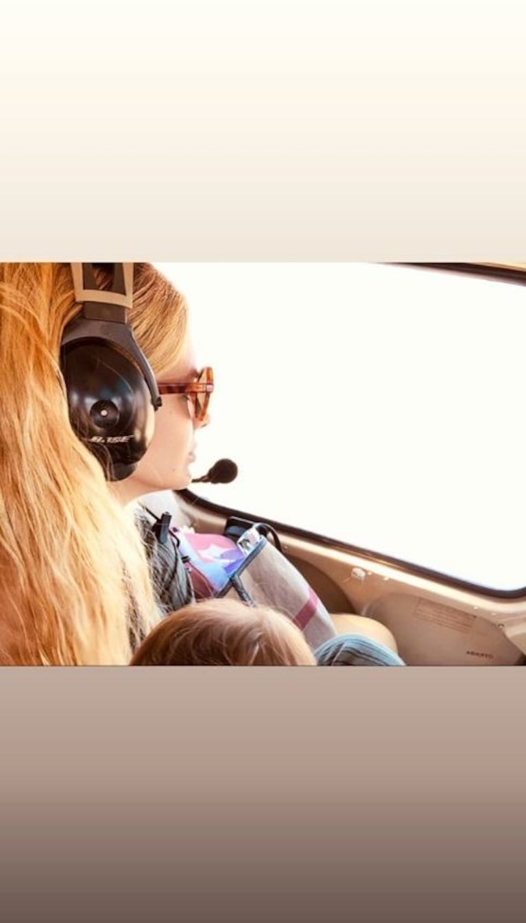 Benjamín Vicuña y la China Suárez junto a Magnolia en pleno vuelo por Valparaíso: "El amor está en el aire"