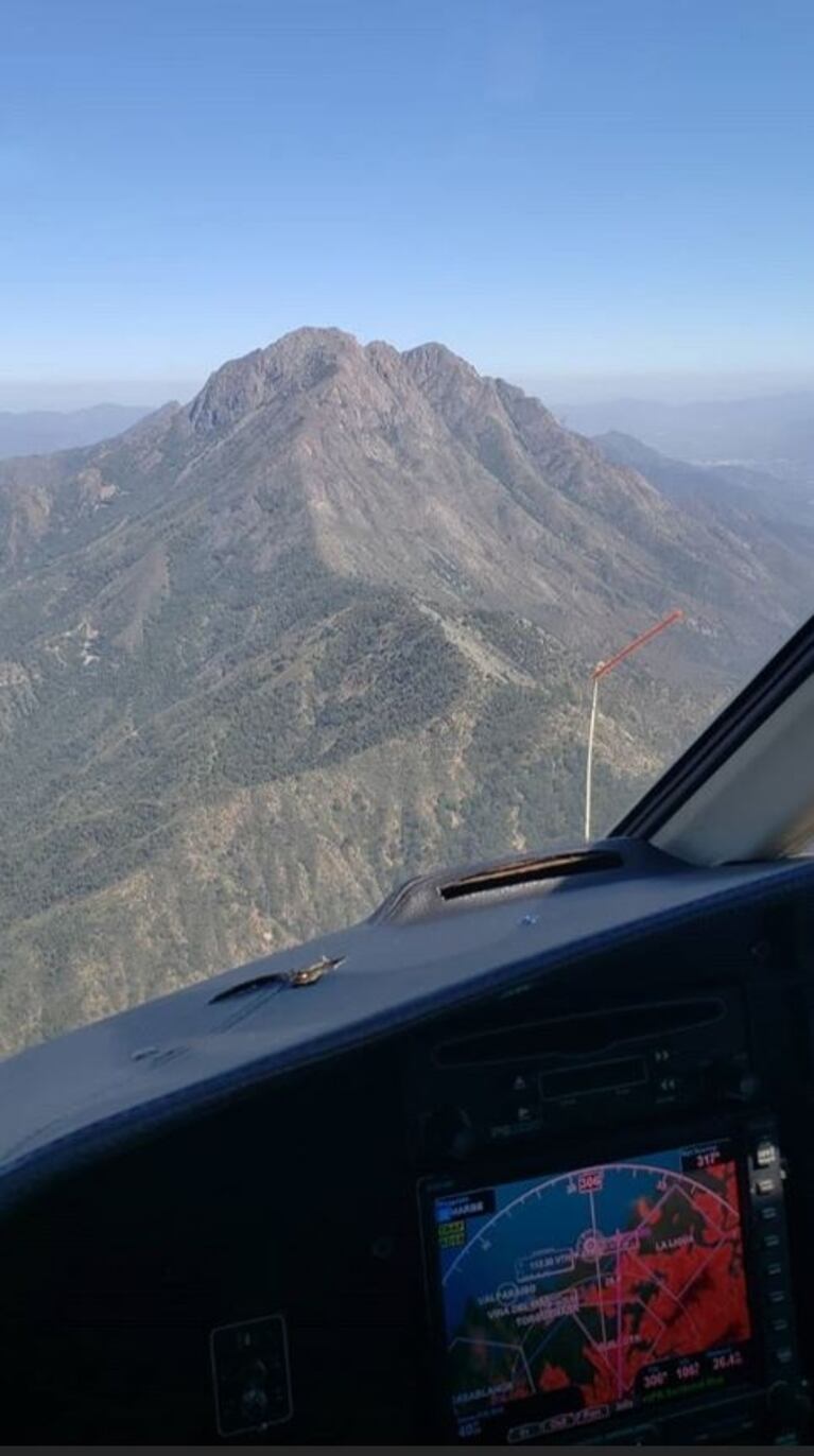 Benjamín Vicuña y la China Suárez junto a Magnolia en pleno vuelo por Valparaíso: "El amor está en el aire"